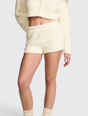 Victorias Secret Lounge Sleep Shorts Womens Medium Cream Fuzzy Comfy Stretchy